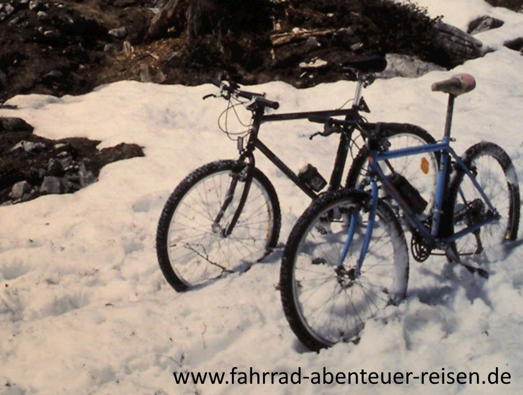 Radfahren im Winter: Tipps für Kleidung Fahrrad Fahrstil Sicherheit